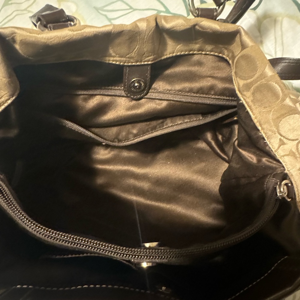 Coach purse in EUC - Picture 2 of 5